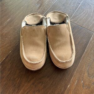 Olukai Nohea Nubuck Slipper tan Sz 9